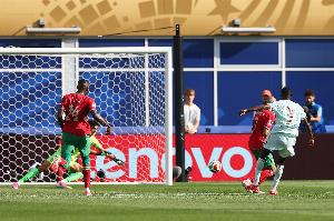 法国2-0领先摩洛哥!登贝莱贴地斩破门,姆巴佩助攻