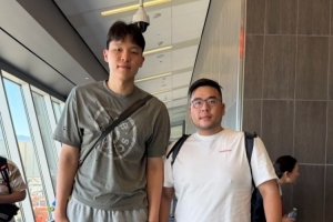 球迷拉斯维加斯机场偶遇杨瀚森!开拓者夏联首战将于后天开打!